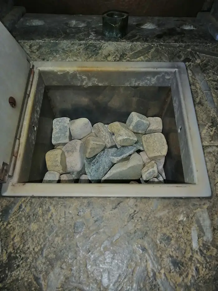 Закрытая каменка из нержавеющей стали с камнями